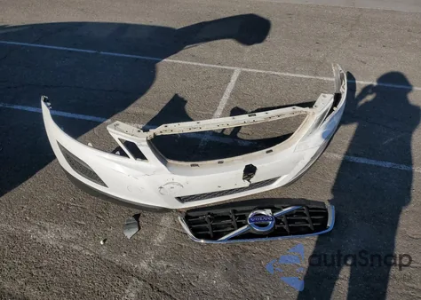 2012 Volvo Xc60 3.2 z USA, uszkodzony, nr VIN YV4940DL7C2314668